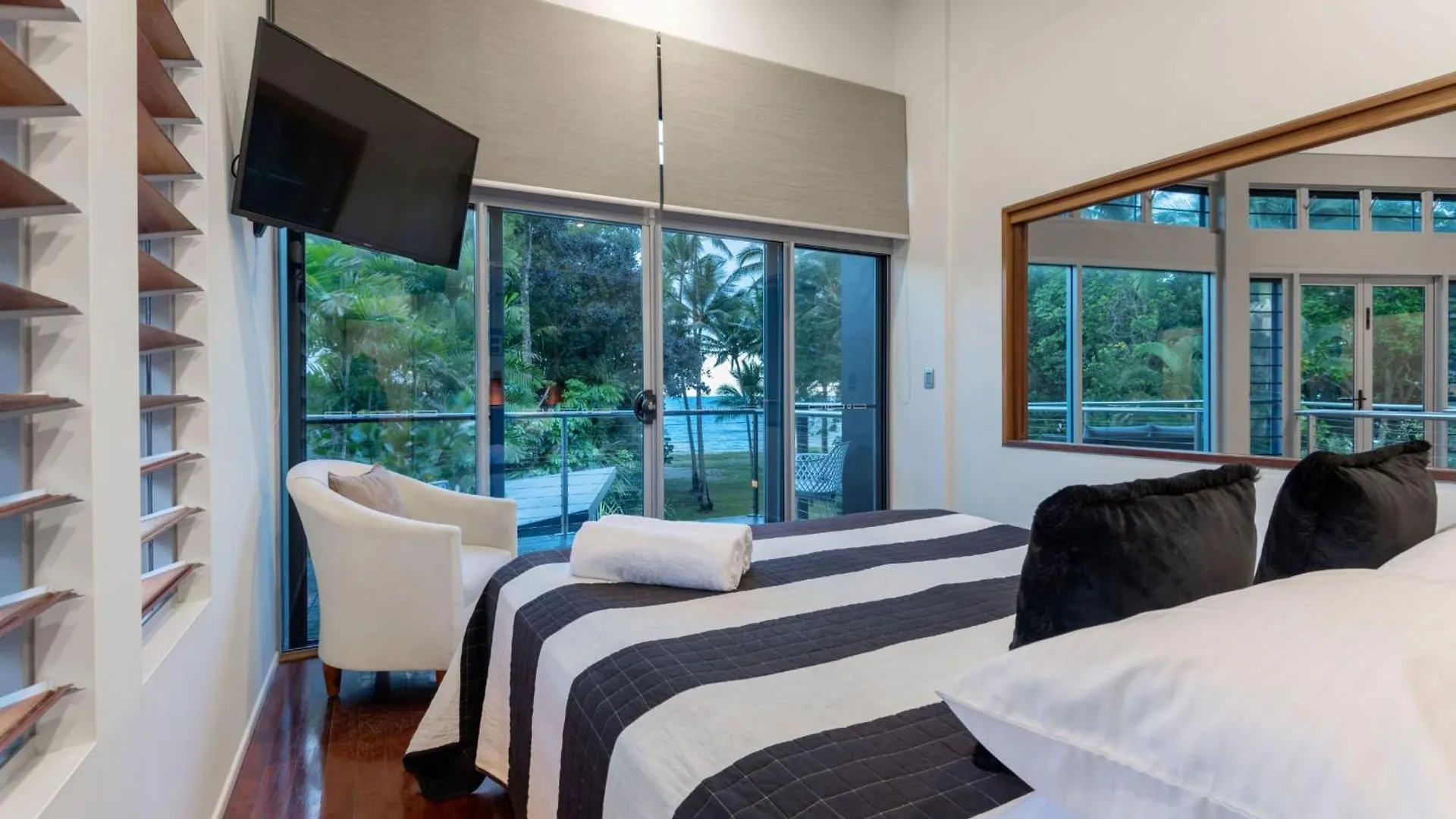 Diamond By The Sea Villa Newell Beach Australia