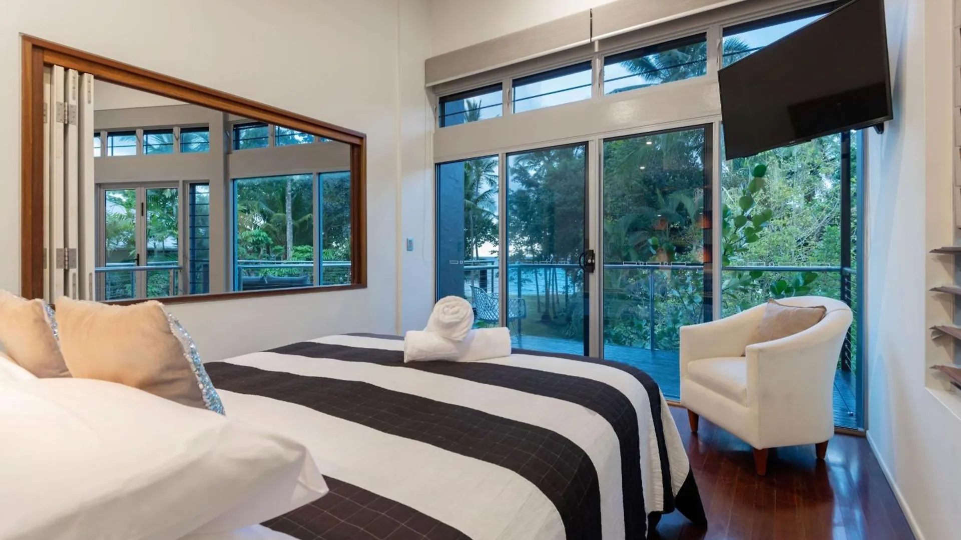 Diamond By The Sea Villa Newell Beach